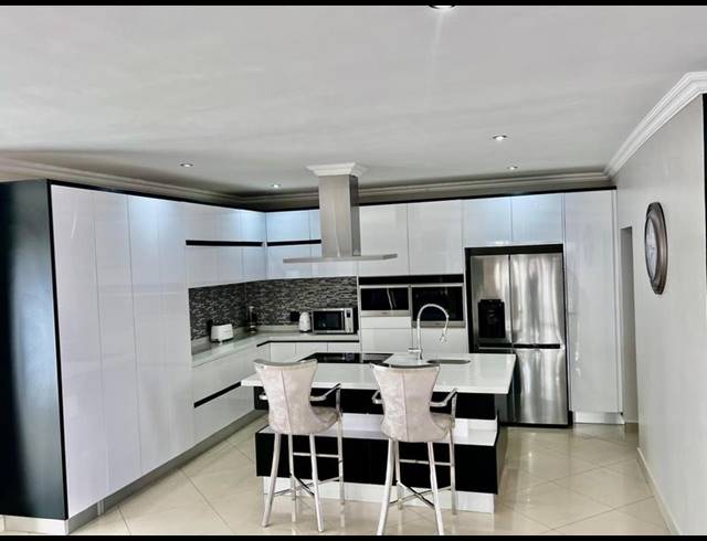 8 BEDROOM HOUSE FOR SALE IN SAVANNAH COUNTRY ESTATE